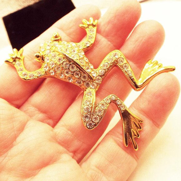 LEAPIN GOLDEN RHINESTONE FROG FIGURAL PIN 77 - Picture 2 of 2